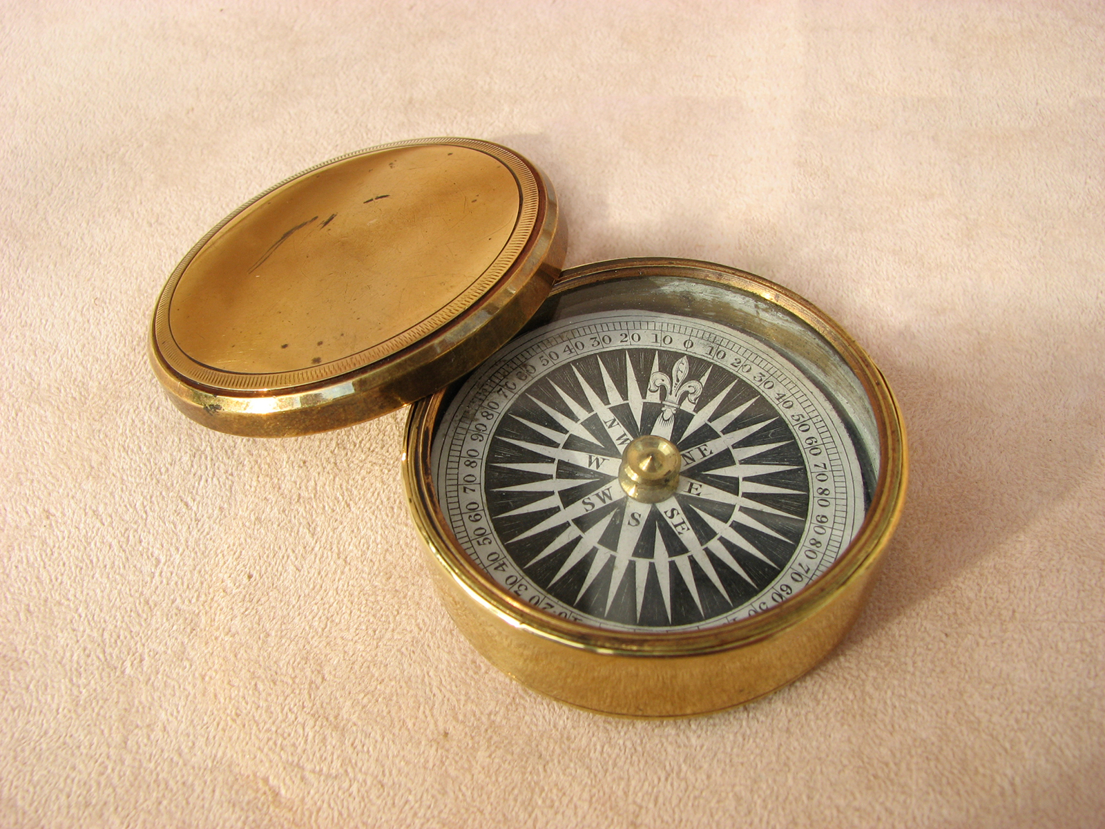 Victorian brass cased travellers compass circa 1860